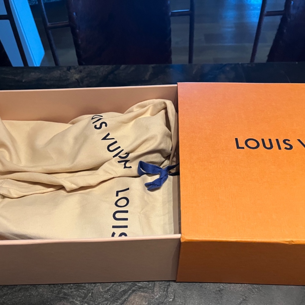 Louis Vuitton men’s shoes - Picture 2 of 4